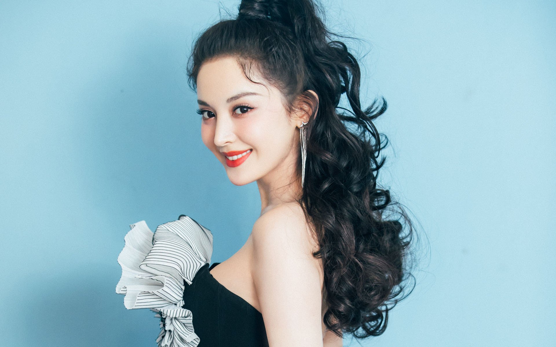 尤文图斯客场大胜热那亚，领跑积分榜，尤文图斯vs热那亚首发